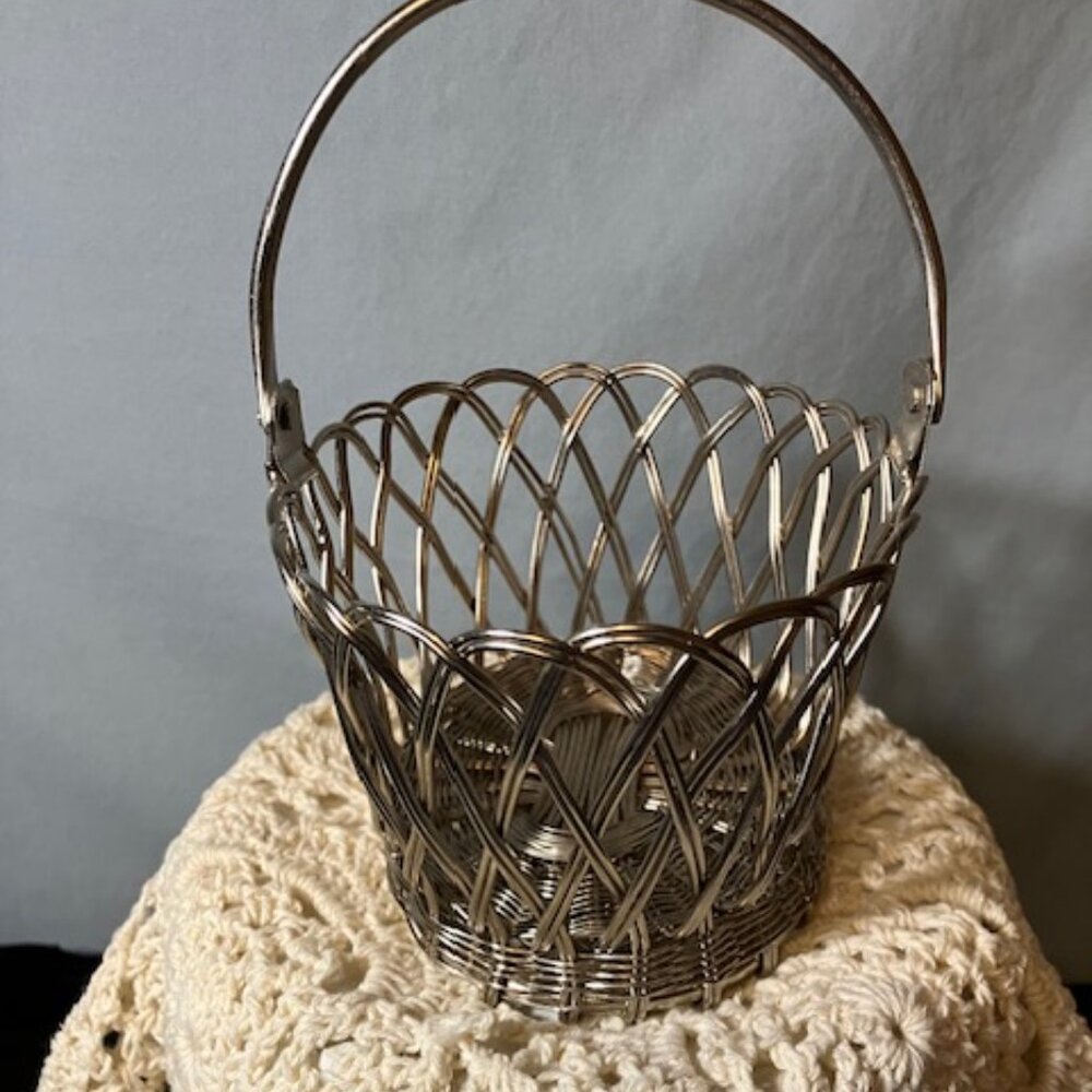 Woven Wire‎ Basket with Handle 3"Hx5"Lx4"W